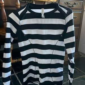 Black and white striped lululemon shirt. Worn once. #lululemon #athleisure